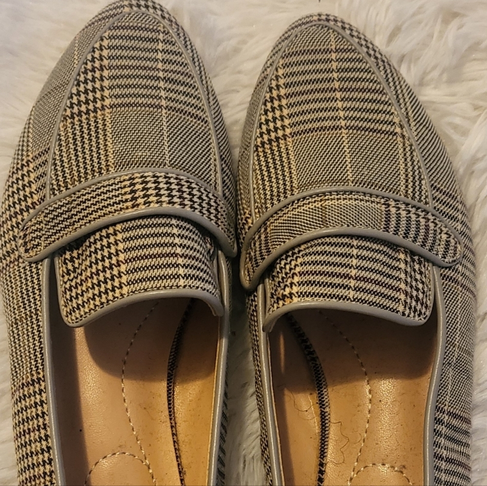 Trary Black and Tan Flats with Decorative Strap